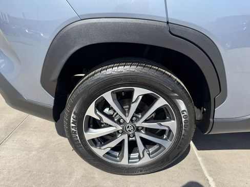 Used 2023 Toyota Corolla Cross XLE image 15