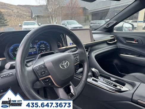 Used 2025 Toyota Crown Limited w/ Advanced Technology Package image 12