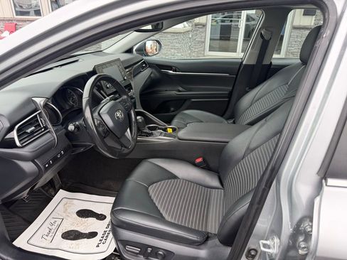 Used 2023 Toyota Camry SE w/ Convenience Package image 12