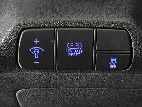 Certified 2025 Hyundai Elantra Limited image 35