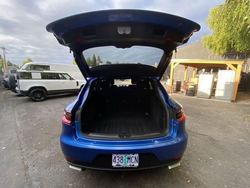 Used 2018 Porsche Macan AWD/4WD image 28