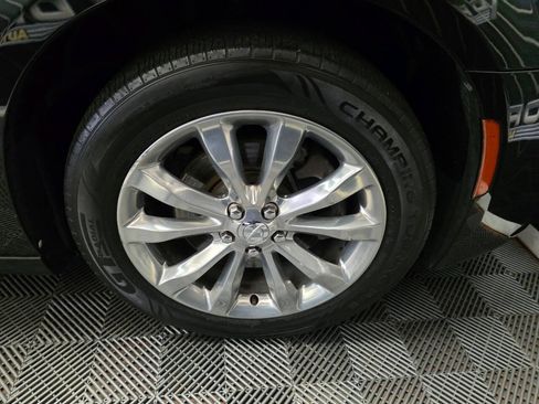 Used 2018 Chrysler 300 Touring L AWD/4WD image 38