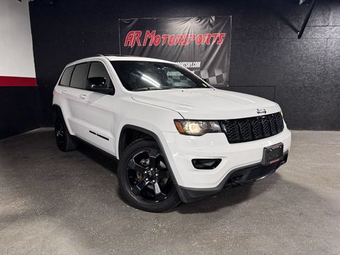 Used 2019 Jeep Grand Cherokee Laredo AWD/4WD image 7