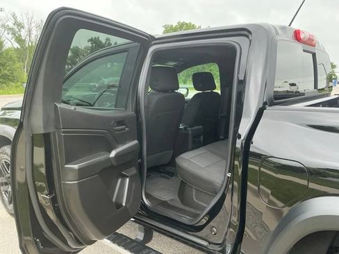 Used 2023 Chevrolet Colorado Trail Boss w/ Technology Package AWD/4WD image 17