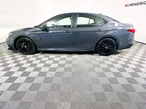 Used 2025 Toyota Camry SE image 6