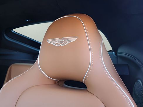 Used 2025 Aston Martin V8 Vantage Coupe RWD image 12