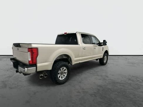 Used 2017 Ford F250 XLT w/ XLT Premium Package AWD/4WD image 4