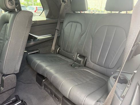 Used 2021 BMW X7 xDrive40i w/ M Sport Package AWD/4WD image 11