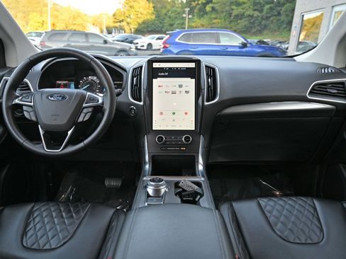 Used 2024 Ford Edge Titanium image 3