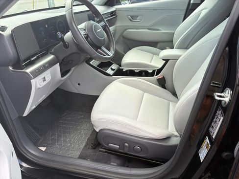 Used 2025 Hyundai Kona Limited AWD/4WD image 16