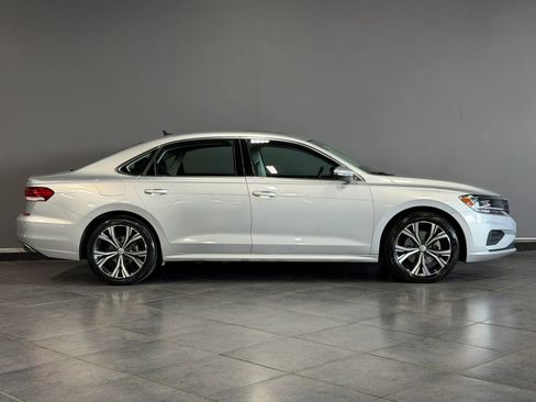 Used 2021 Volkswagen Passat 2.0T SE image 4