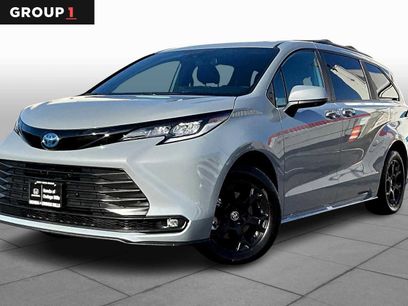 Used 2025 Toyota Sienna XLE Woodland Edition