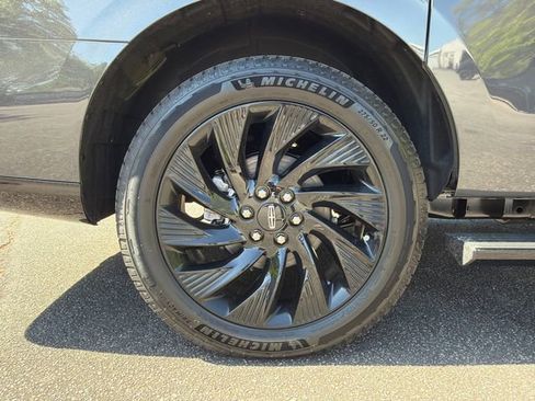 New 2026 Lincoln Navigator L Black Label AWD/4WD image 18