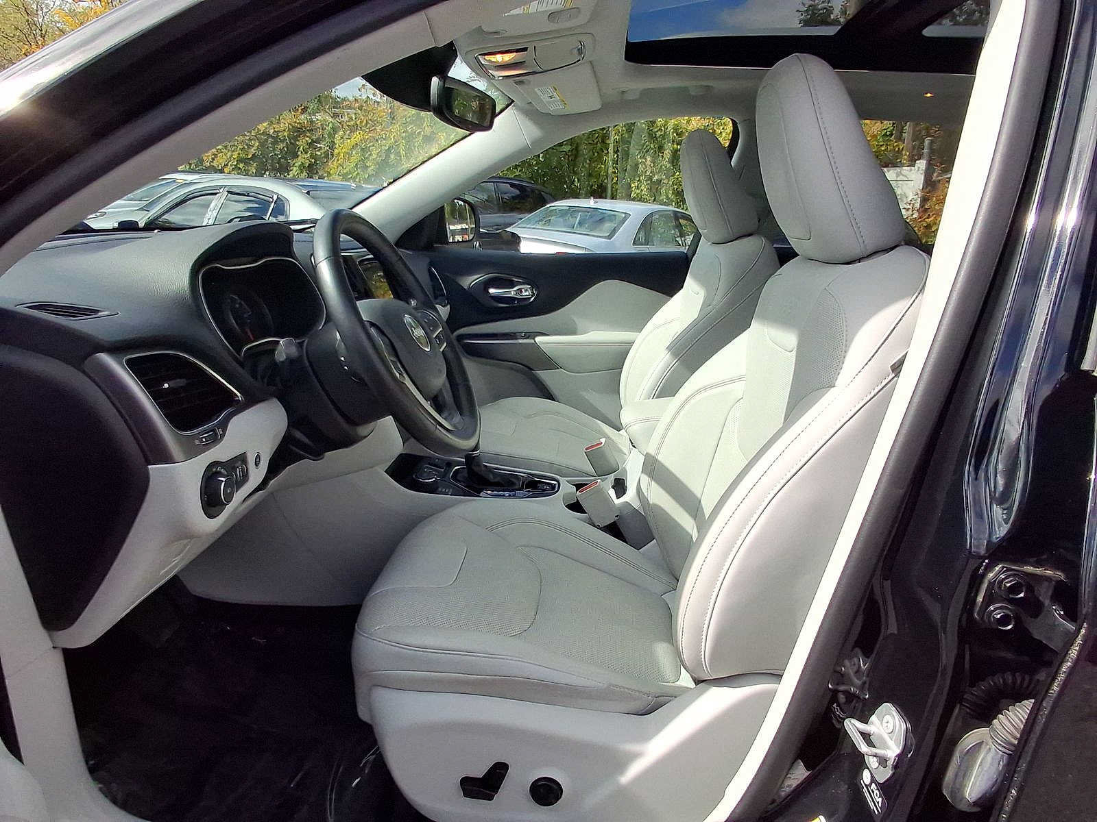 Used 2021 Jeep Cherokee Limited AWD/4WD image 17