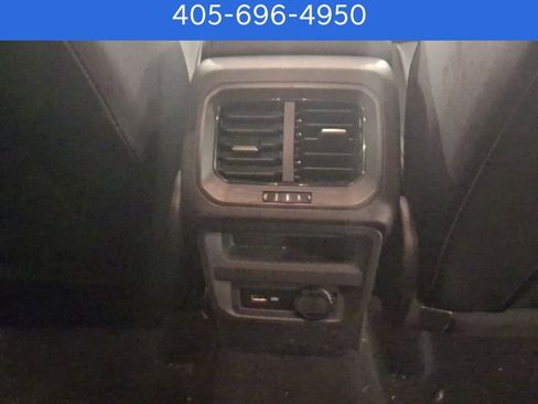 Used 2020 Volkswagen Tiguan SE image 12