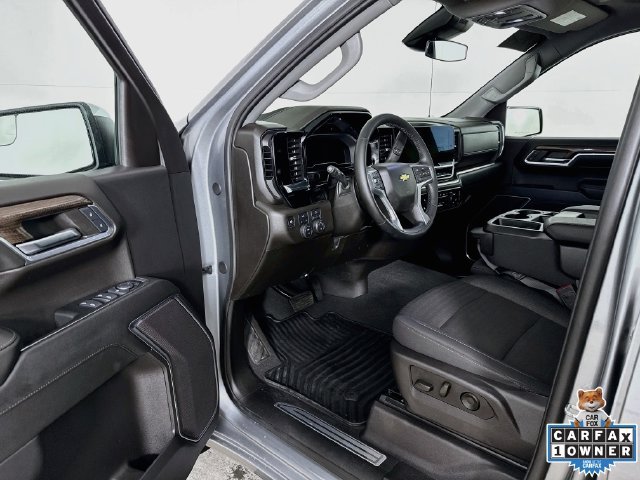 Used 2024 Chevrolet Silverado 1500 LT AWD/4WD image 3