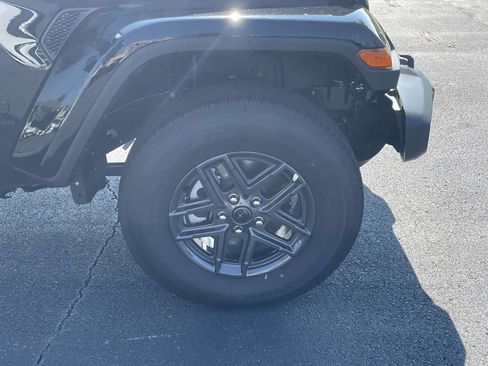 New 2025 Jeep Gladiator Sport image 35