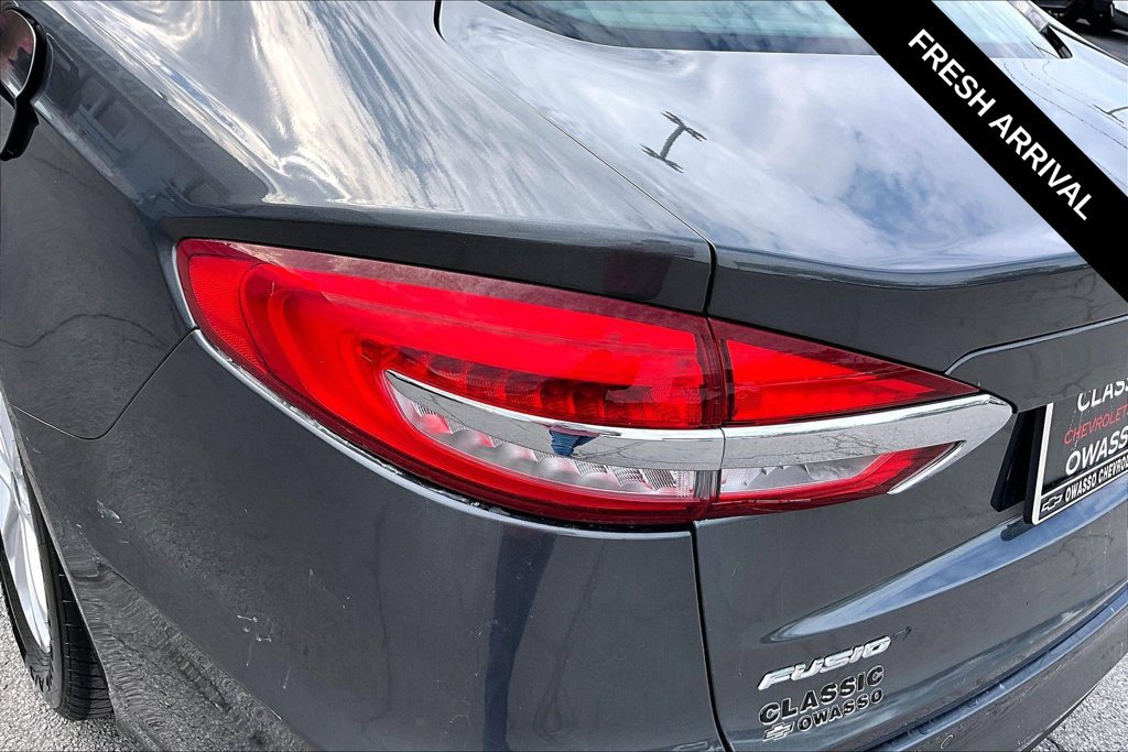 Used 2020 Ford Fusion SE FWD image 22