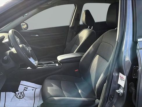 Used 2024 Nissan Altima 2.5 SV image 15