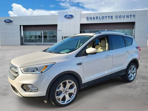 Used 2019 Ford Escape Titanium image 2