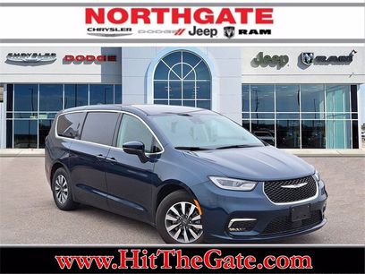 Used 2023 Chrysler Pacifica Touring-L
