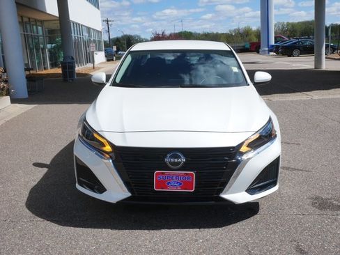 Used 2023 Nissan Altima 2.5 SV FWD image 2