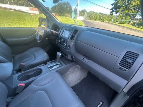 Used 2014 Nissan Frontier SL w/ SL Moonroof Package AWD/4WD image 15