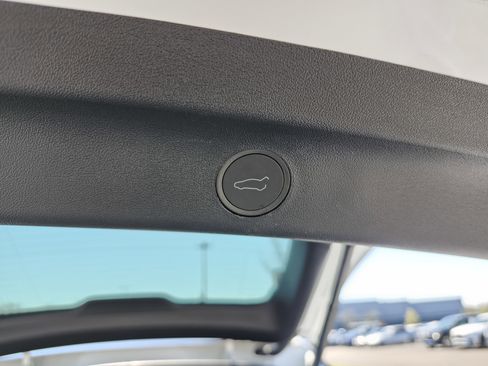 Used 2024 Tesla Model Y Long Range AWD/4WD image 23