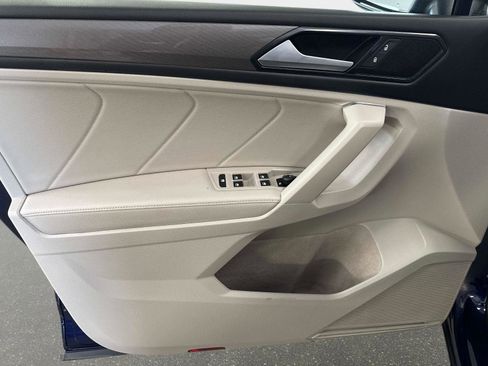 Certified 2022 Volkswagen Tiguan SE image 18
