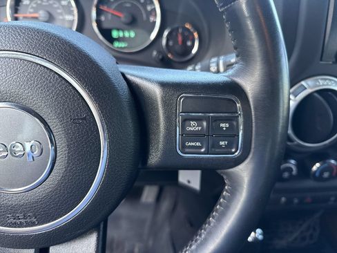 Used 2017 Jeep Wrangler Unlimited Rubicon w/ Max Tow Package AWD/4WD image 15