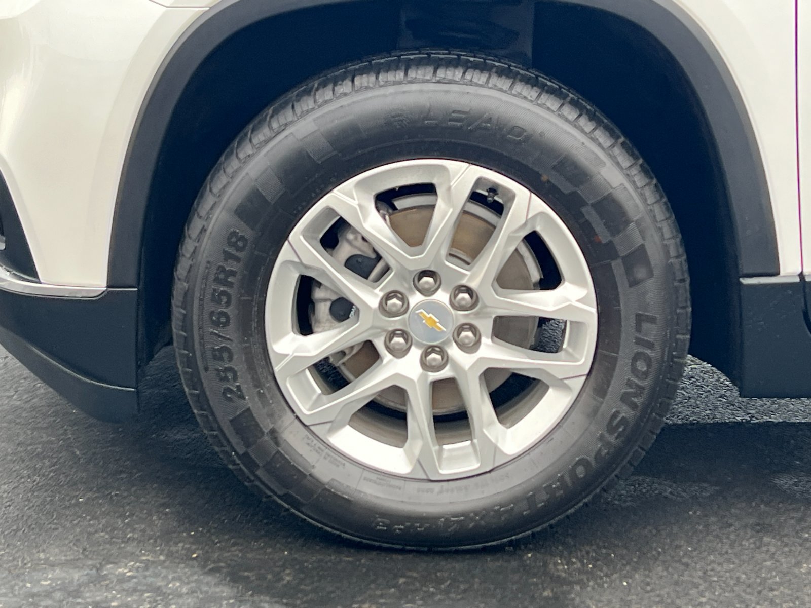 Used 2021 Chevrolet Traverse LT FWD image 27
