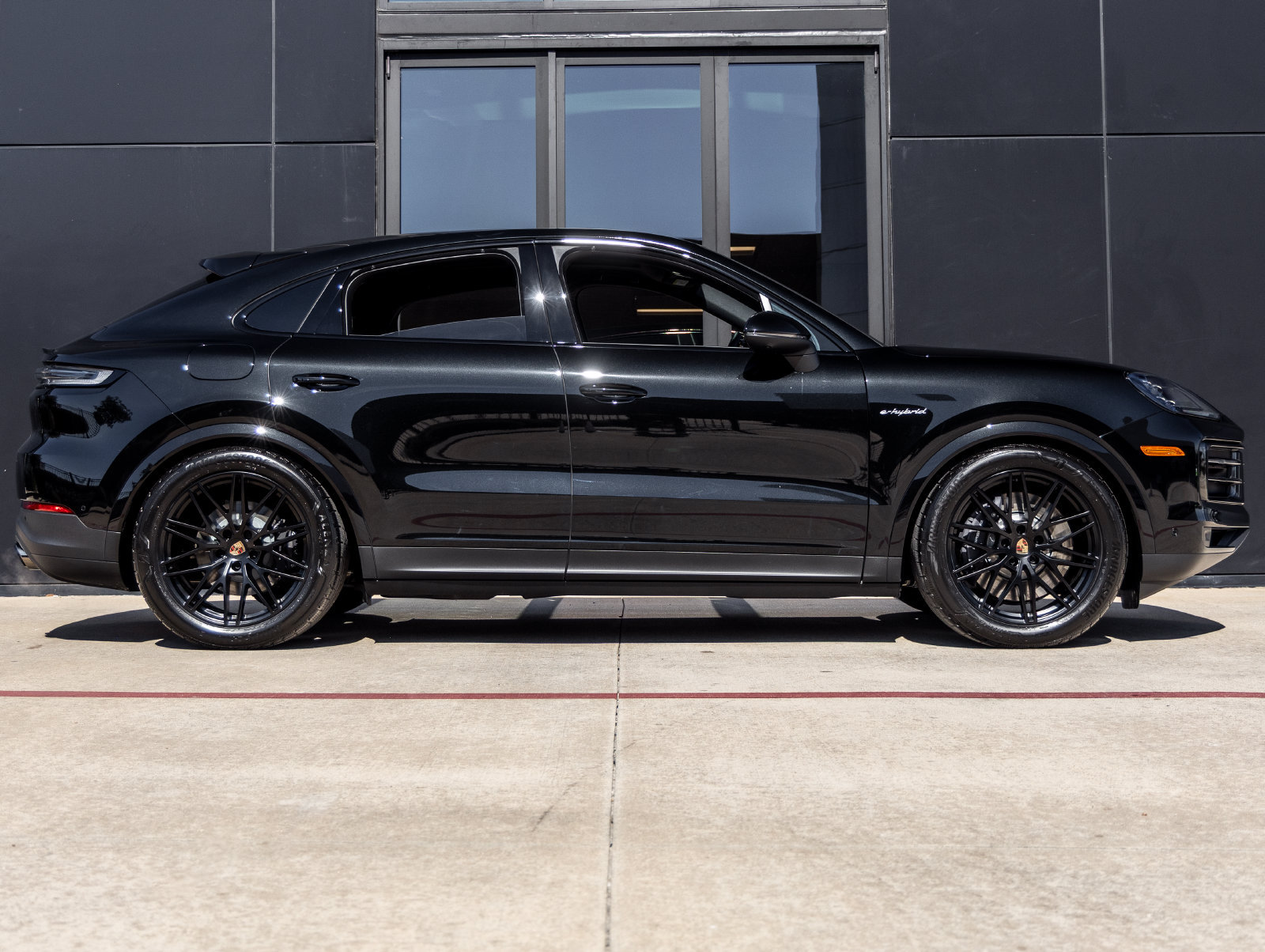 Certified 2026 Porsche Cayenne E-Hybrid Coupe AWD/4WD image 12