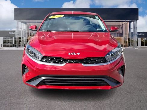 Used 2023 Kia Forte LXS w/ LXS Technology Package FWD image 2