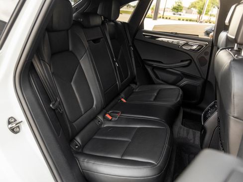 Certified 2023 Porsche Macan AWD/4WD image 41