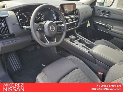 New 2025 Nissan Pathfinder SV image 9