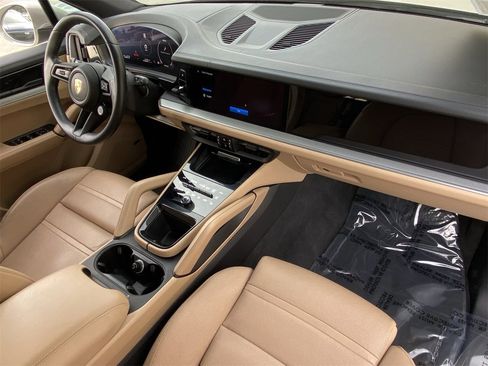 Used 2024 Porsche Cayenne image 12