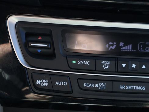 Used 2018 Honda Pilot Touring image 31