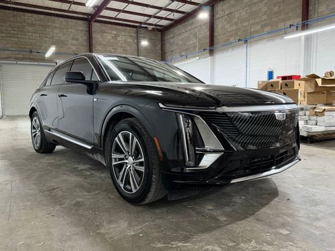 Certified 2024 Cadillac Lyriq Luxury RWD image 27