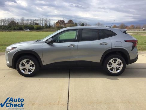 Used 2024 Chevrolet Trax LS w/ Driver Confidence Package image 7