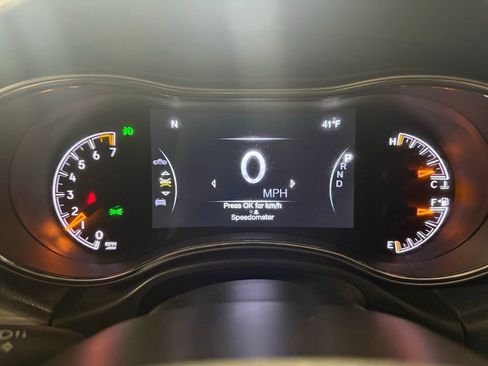 Used 2022 Jeep Grand Cherokee Laredo X image 10