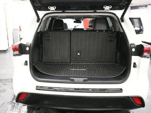 Used 2021 Toyota Highlander Platinum image 26