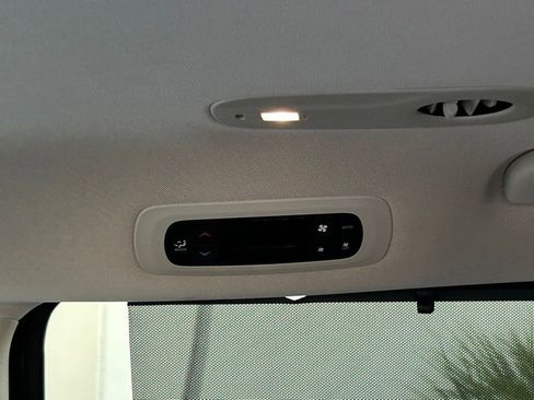 Used 2024 Chrysler Pacifica Touring-L image 44