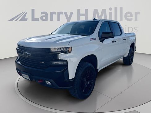 Used 2022 Chevrolet Silverado 1500 LT Trail Boss w/ Convenience Package II AWD/4WD image 9