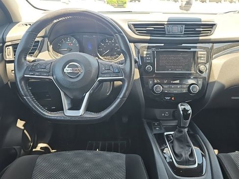 Used 2019 Nissan Rogue Sport SV w/ Technology Package AWD/4WD image 2