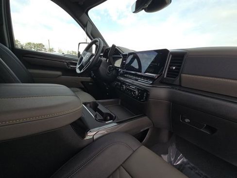 Used 2025 Chevrolet Silverado 2500 ZR2 w/ Technology Package image 20