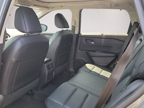 Used 2023 Nissan Rogue SV w/ SV Premium B Package FWD image 7