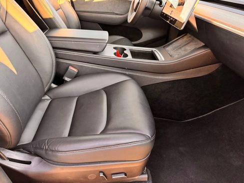 Used 2022 Tesla Model Y Long Range image 29