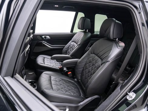 Certified 2025 BMW X7 xDrive40i w/ Executive Package image 27