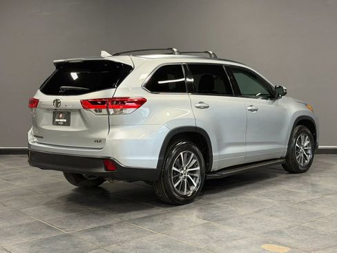 Used 2017 Toyota Highlander XLE FWD image 5