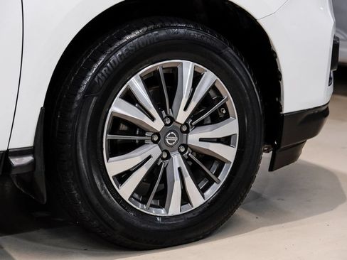 Used 2017 Nissan Pathfinder SL FWD image 69